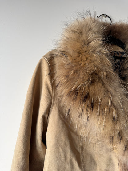 Veste en cuir avec bordures en fourrure beige