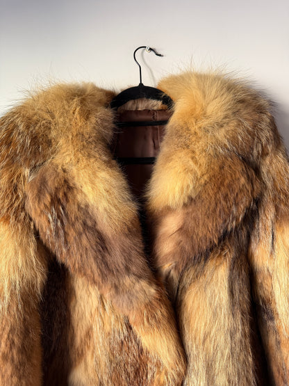 Manteau en fourrure fauve