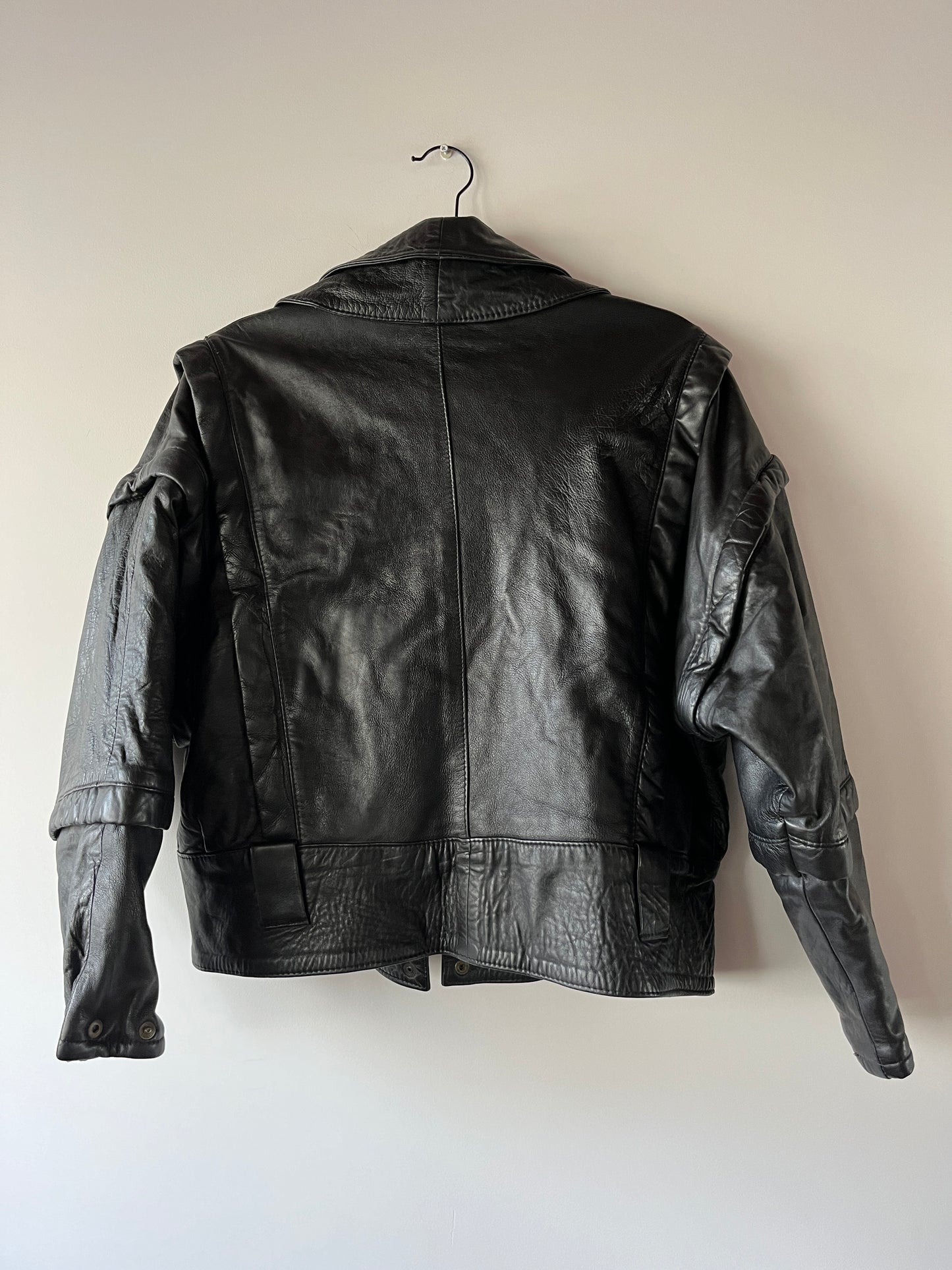 Veste en cuir noir modulable