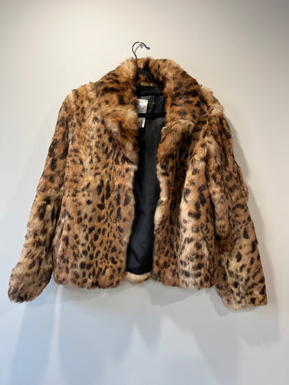 Veste en fourrure imprimée léopard