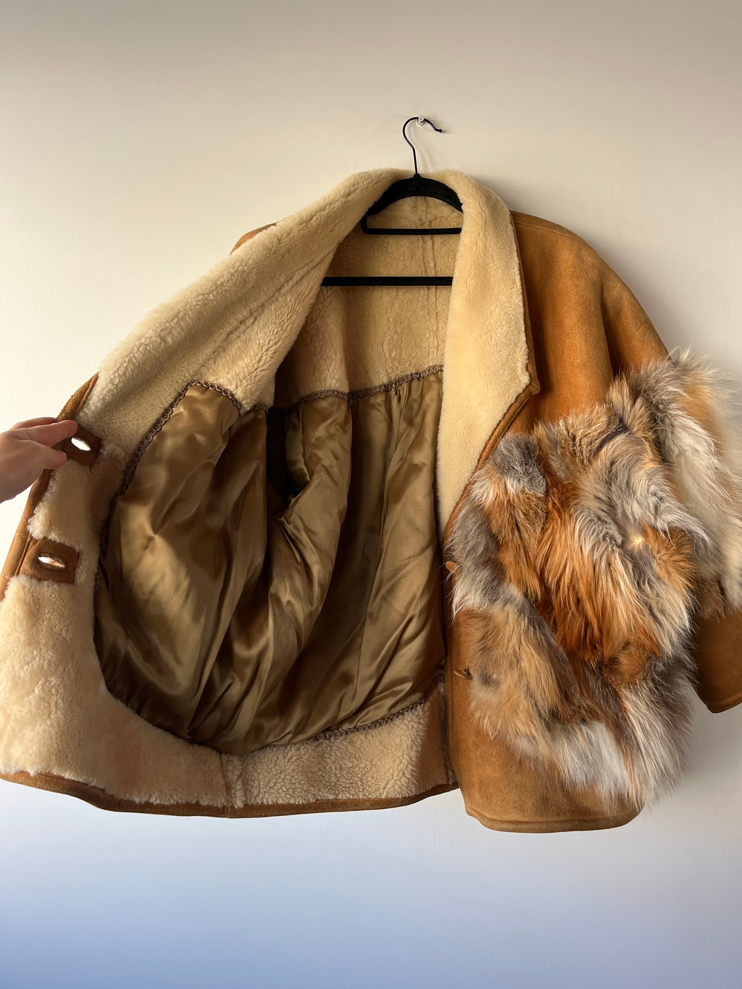 Veste en peau lainée et fourrure