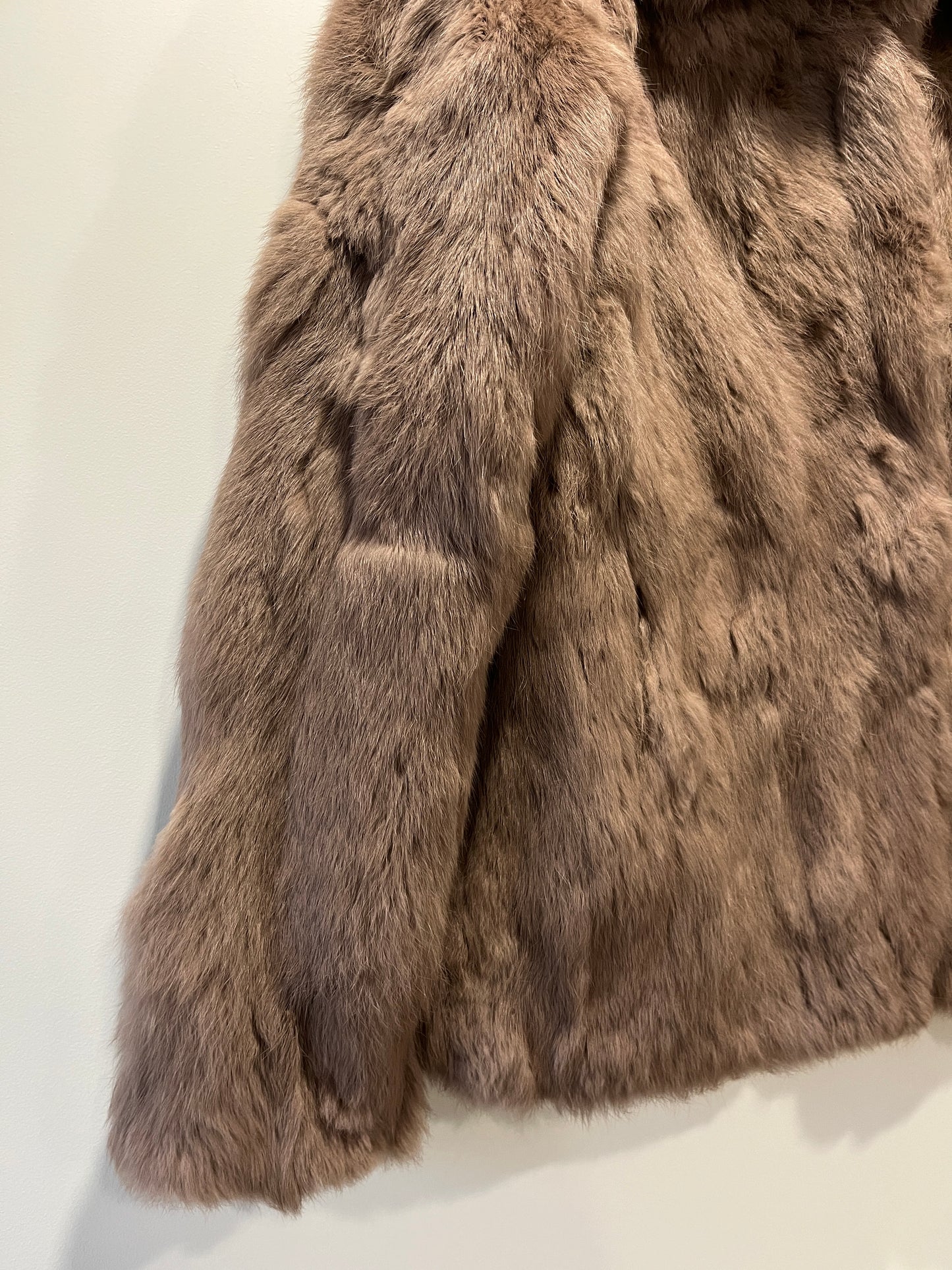 Manteau en fourrure taupe