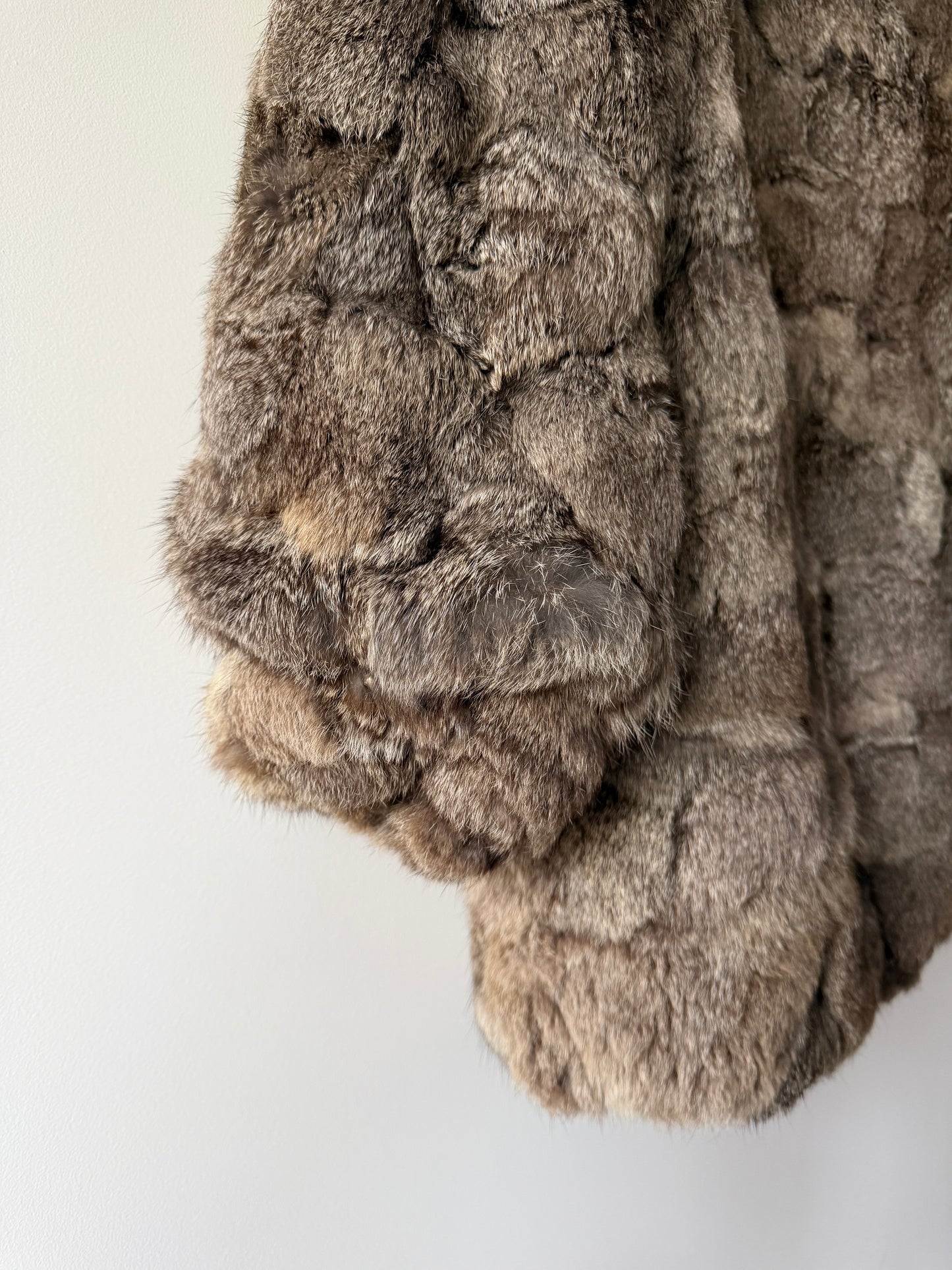 Manteau en fourrure gris