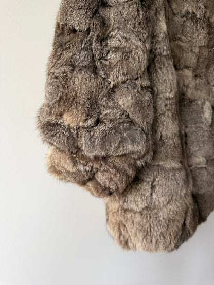 Manteau en fourrure gris