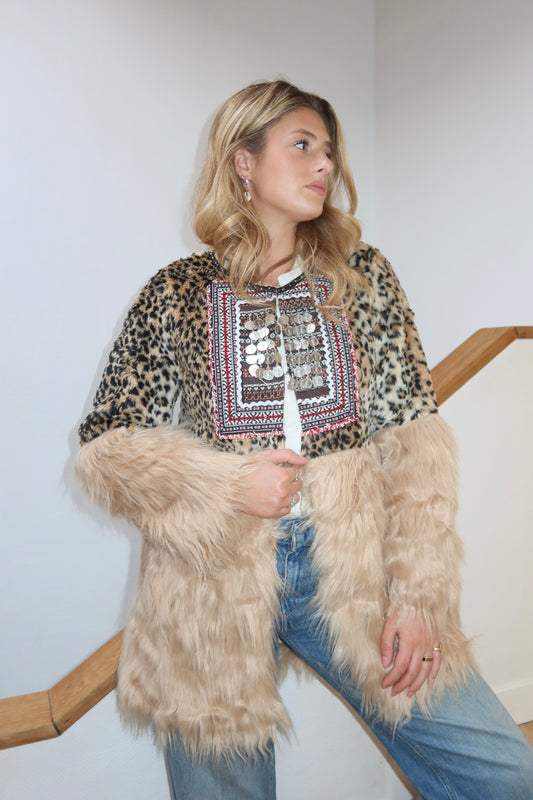 Veste bi-matière léopard brodé et fausse fourrure