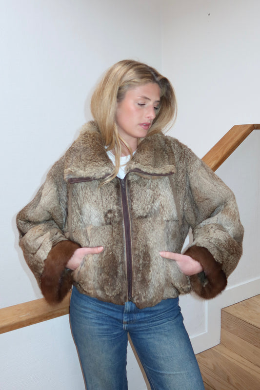 Veste courte en fourrure marron