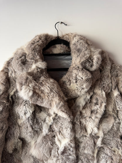 Manteau en fourrure gris et blanc