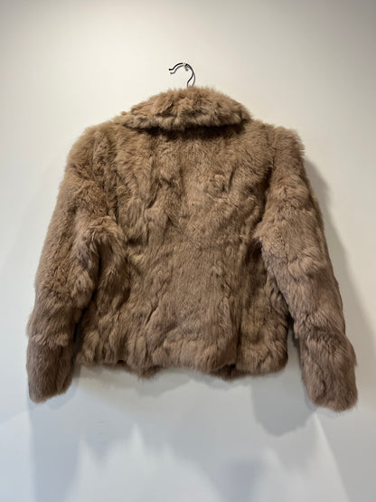 Veste courte en fourrure taupe