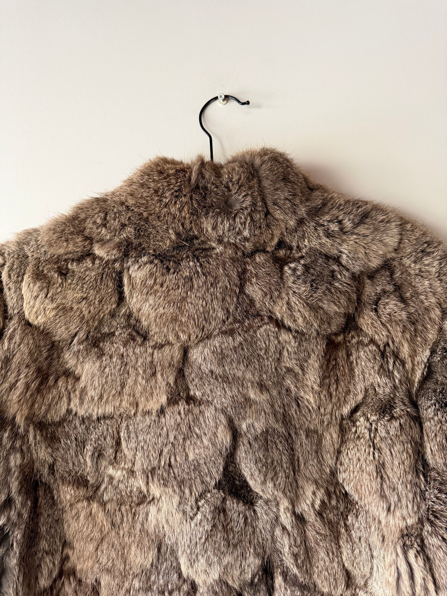Manteau en fourrure gris