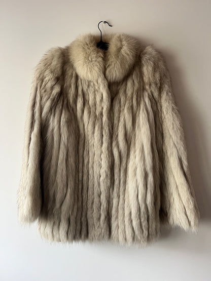 Manteau en fourrure galonné blanc