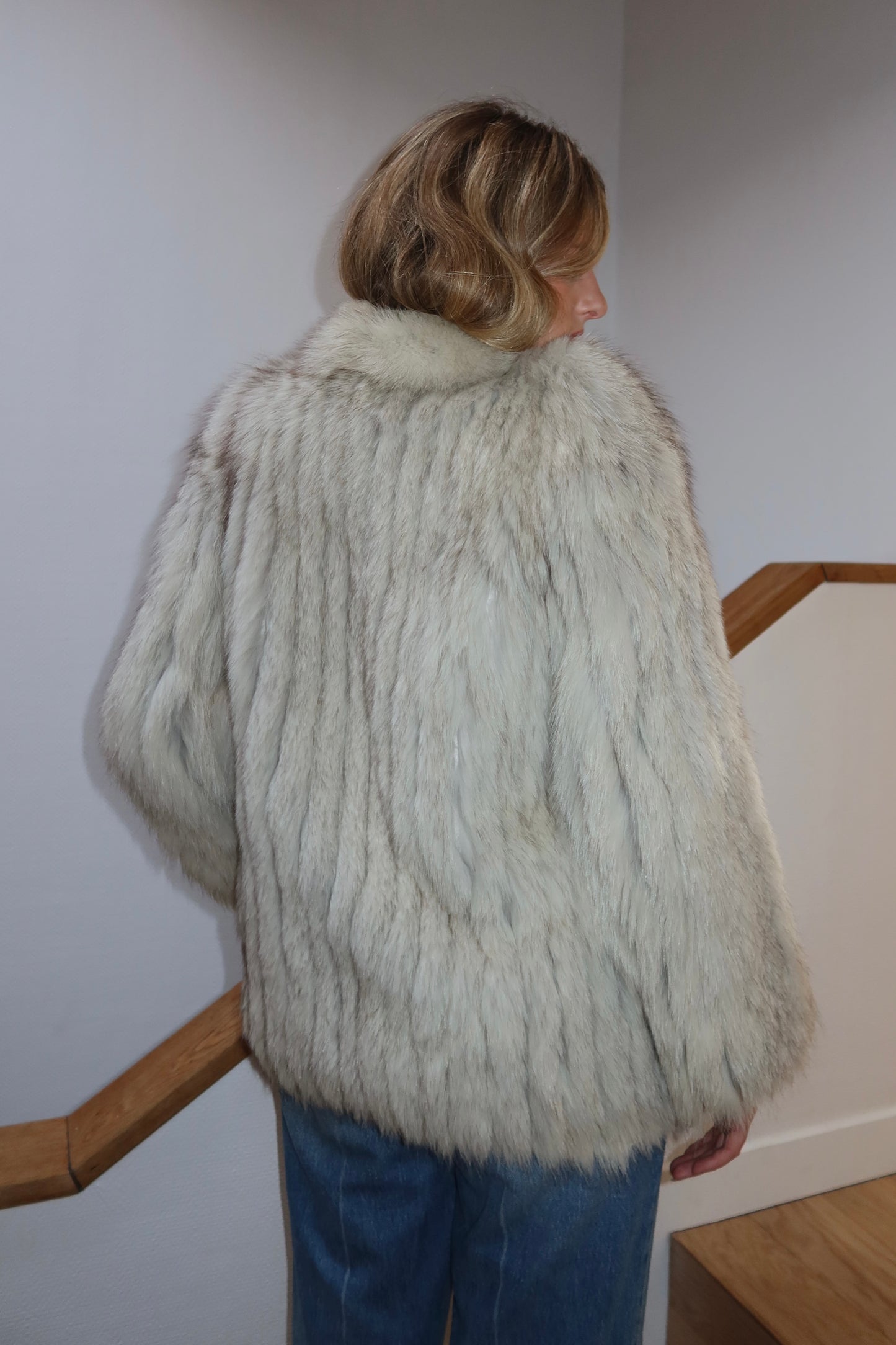 Manteau en fourrure galonné blanc