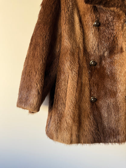 Manteau en fourrure forme caban