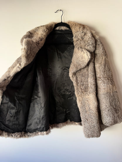 Manteau en fourrure gris