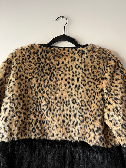 Veste bi-matière léopard brodé et fausse fourrure