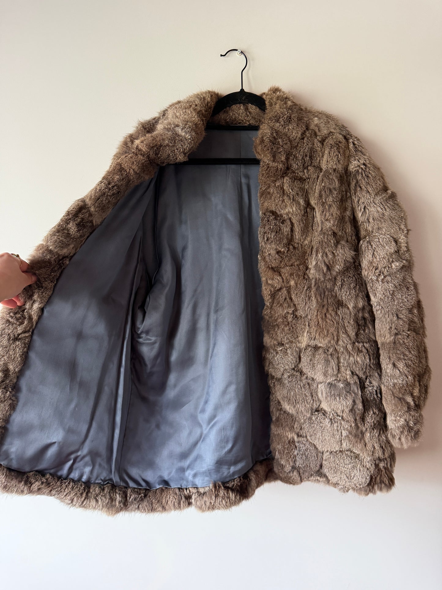 Manteau en fourrure gris