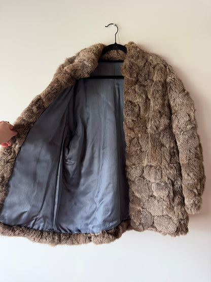 Manteau en fourrure gris