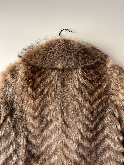 Manteau en fourrure galonné marron