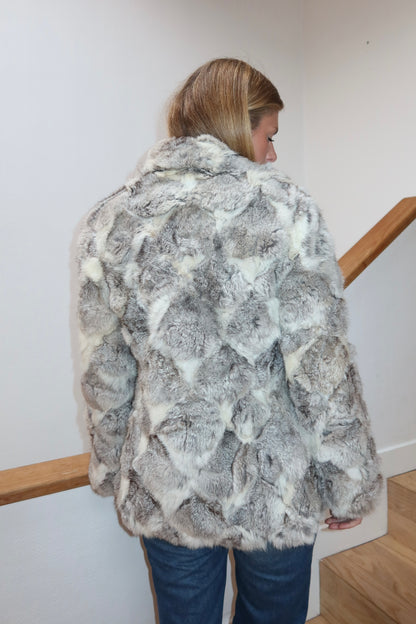 Manteau en fourrure gris et blanc