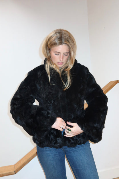 Manteau en fourrure noir