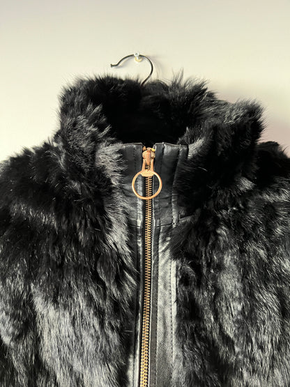 Veste courte noire en fourrure et cuir