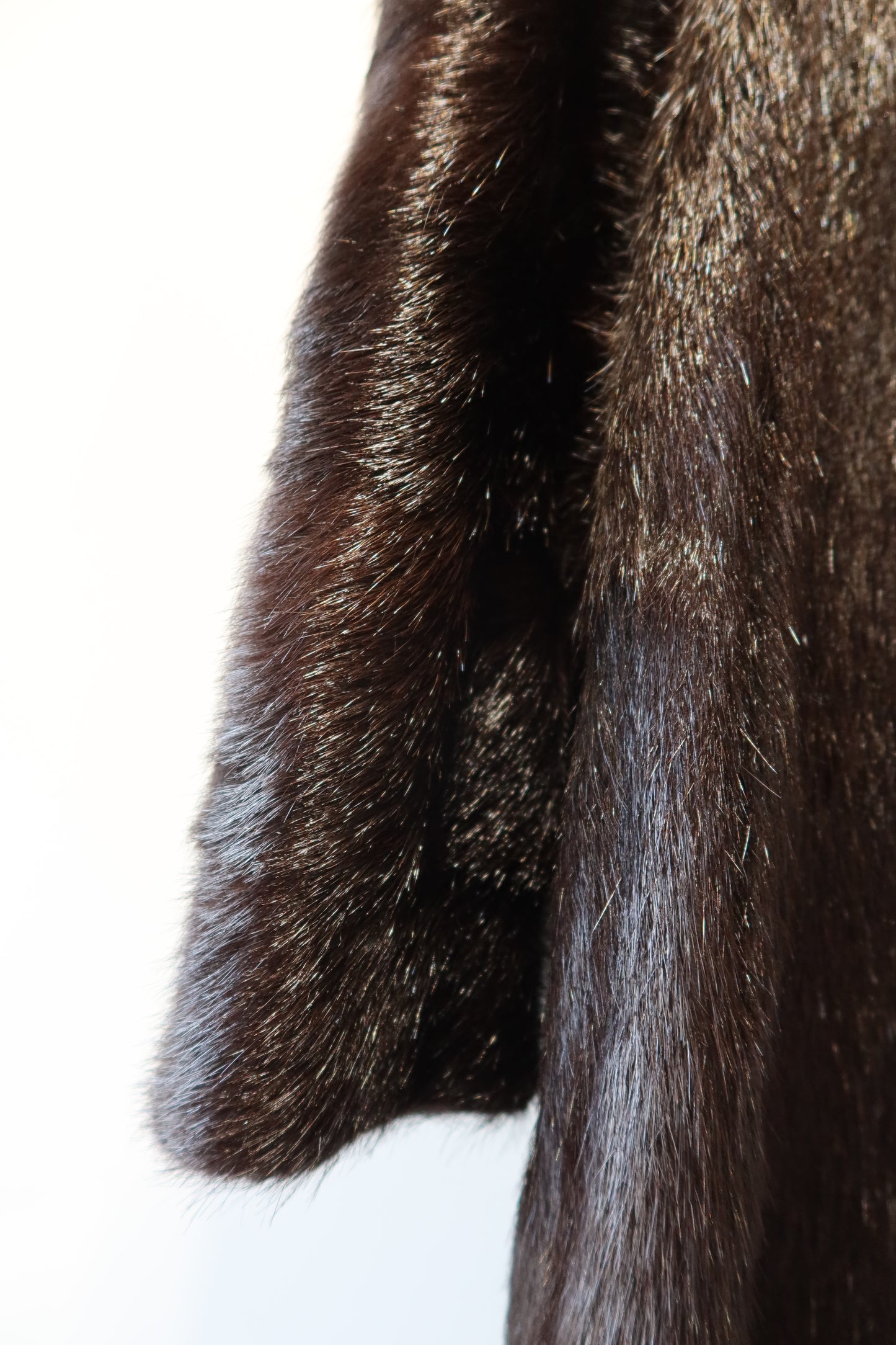 Manteau en fourrure marron foncé
