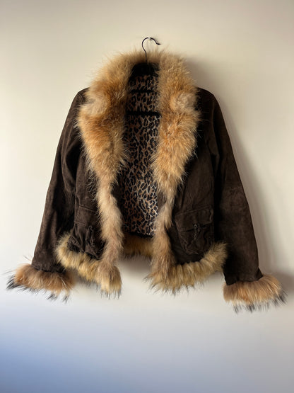 Veste en cuir avec bordures en fourrure