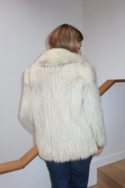 Manteau en fourrure galonné blanc