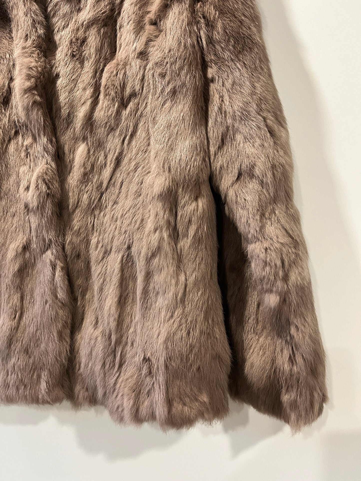 Manteau en fourrure taupe