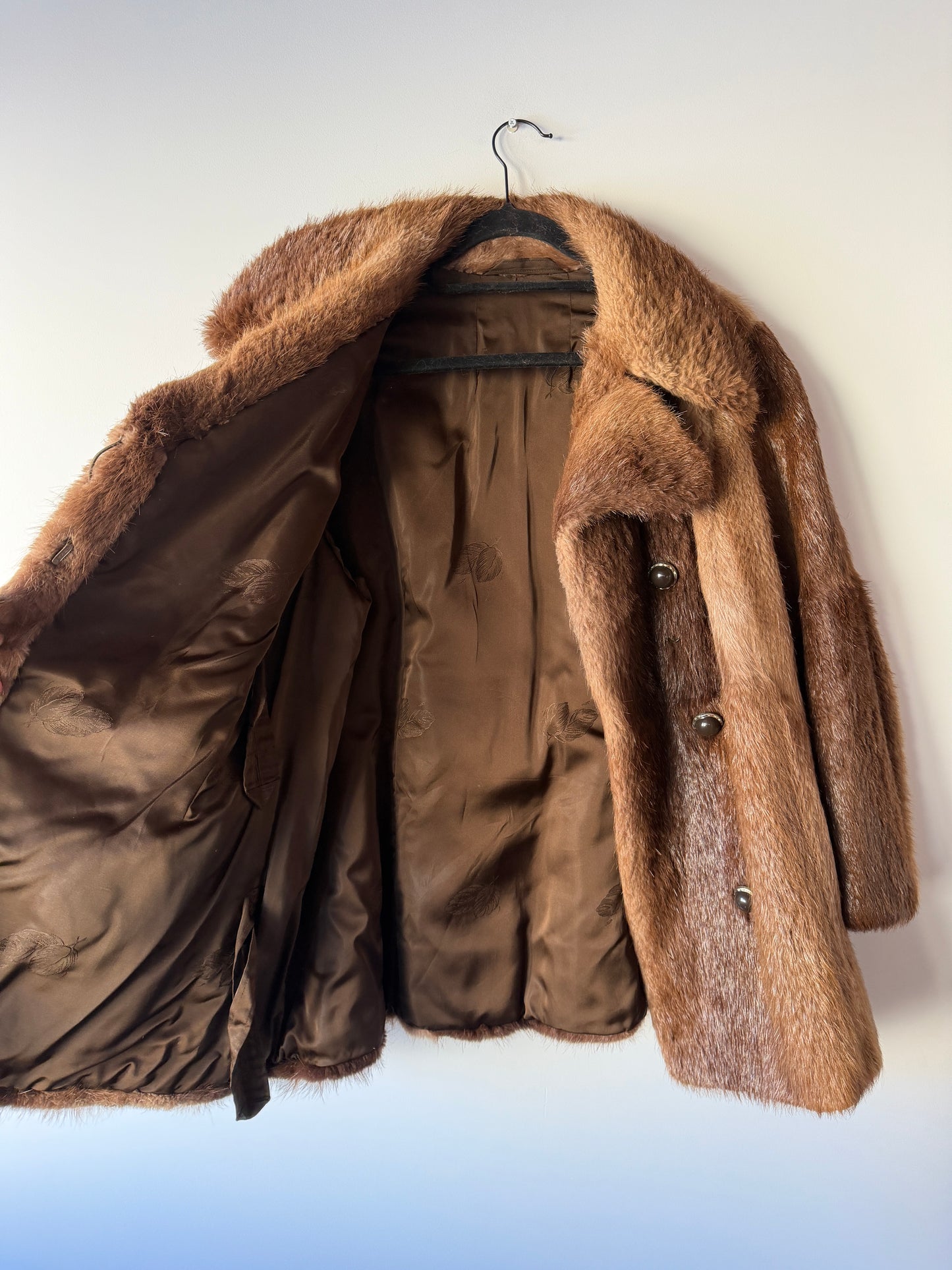 Manteau en fourrure forme caban