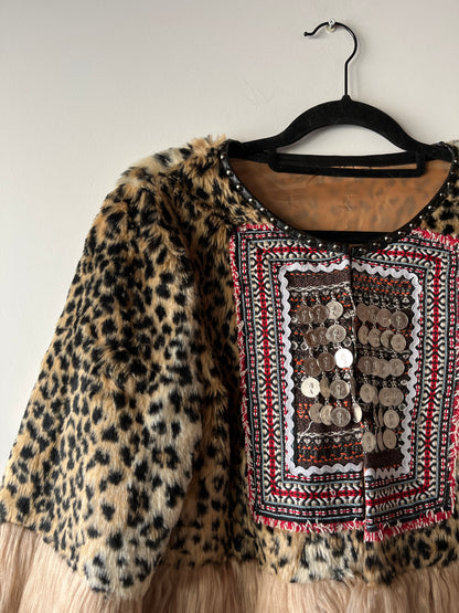 Veste bi-matière léopard brodé et fausse fourrure