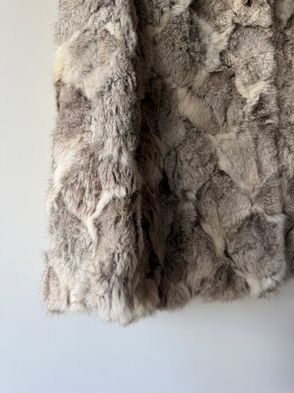 Manteau en fourrure gris et blanc