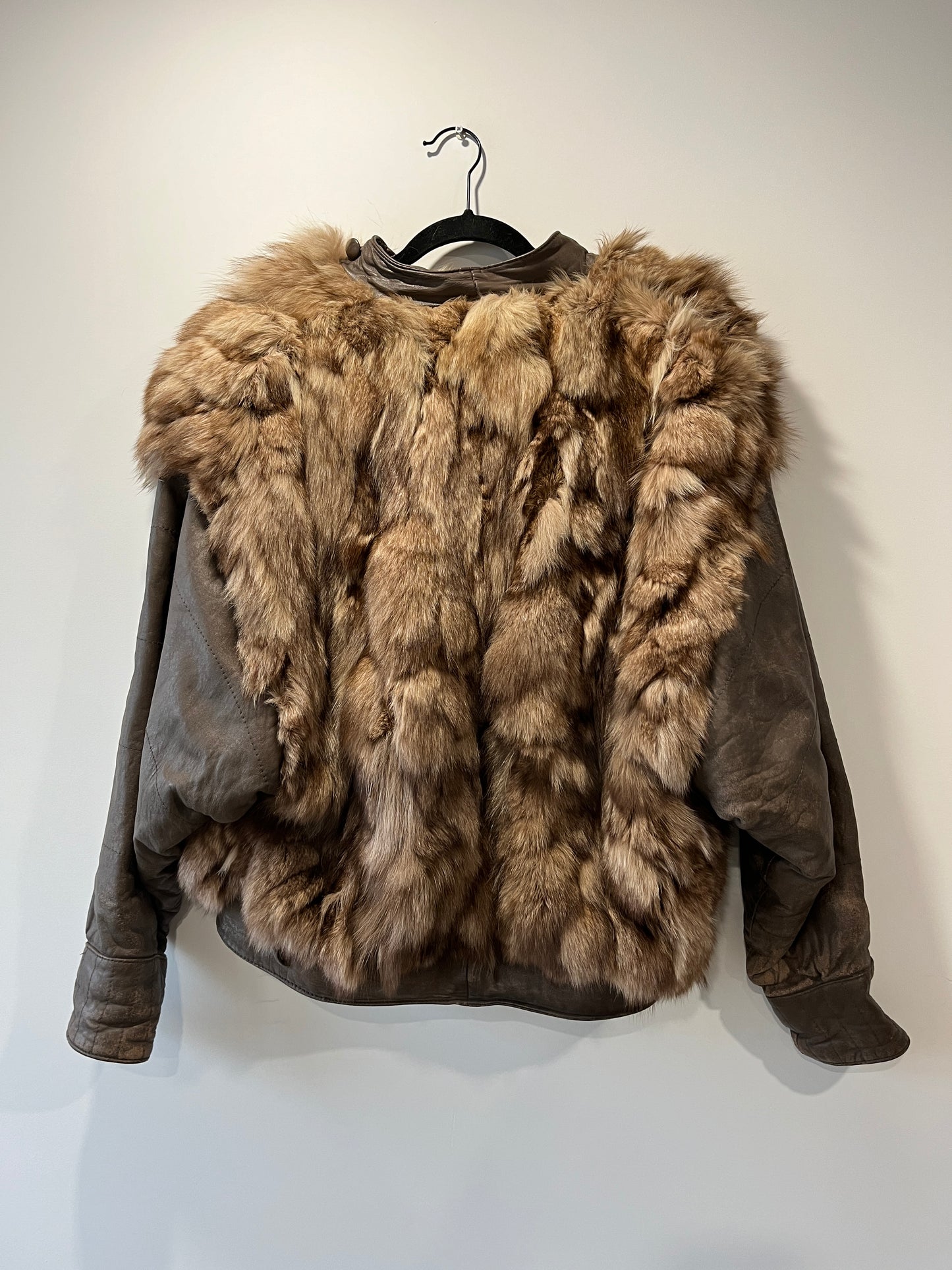 Veste en fourrure et cuir