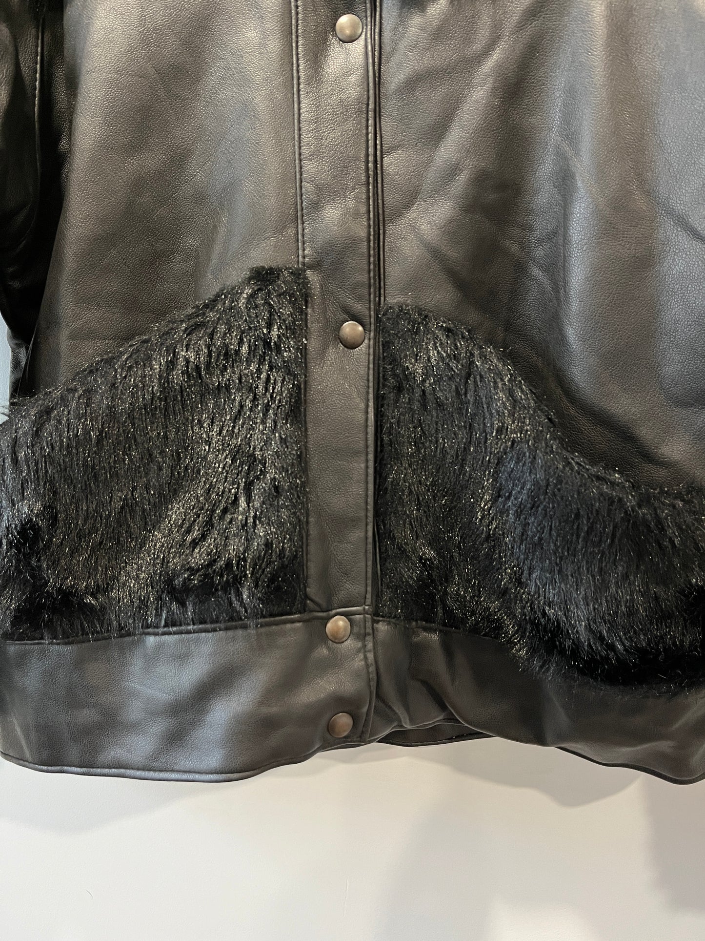 Veste en simili cuir et fausse fourrure