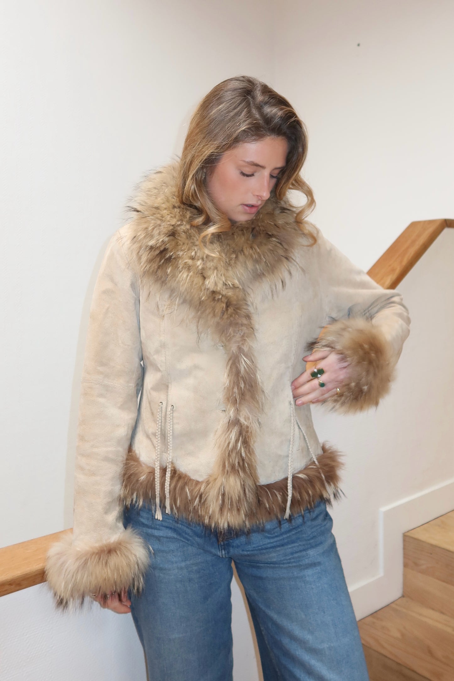 Veste en cuir avec bordures en fourrure beige