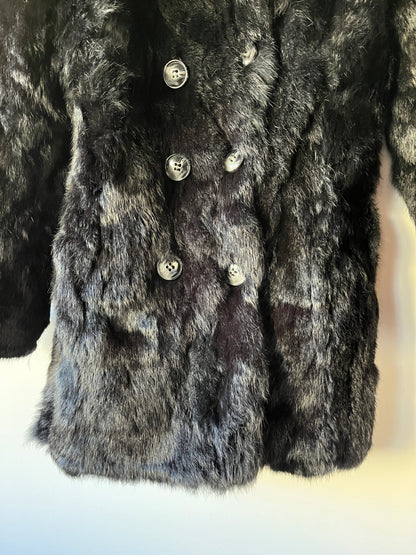 Manteau en fourrure forme caban