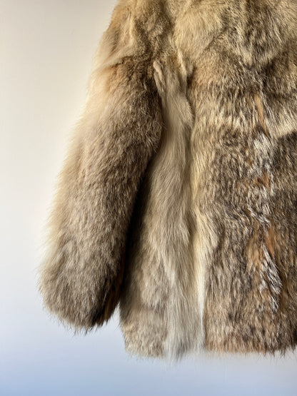 Manteau en fourrure beige et grise