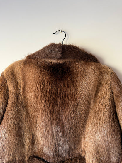 Manteau en fourrure forme caban