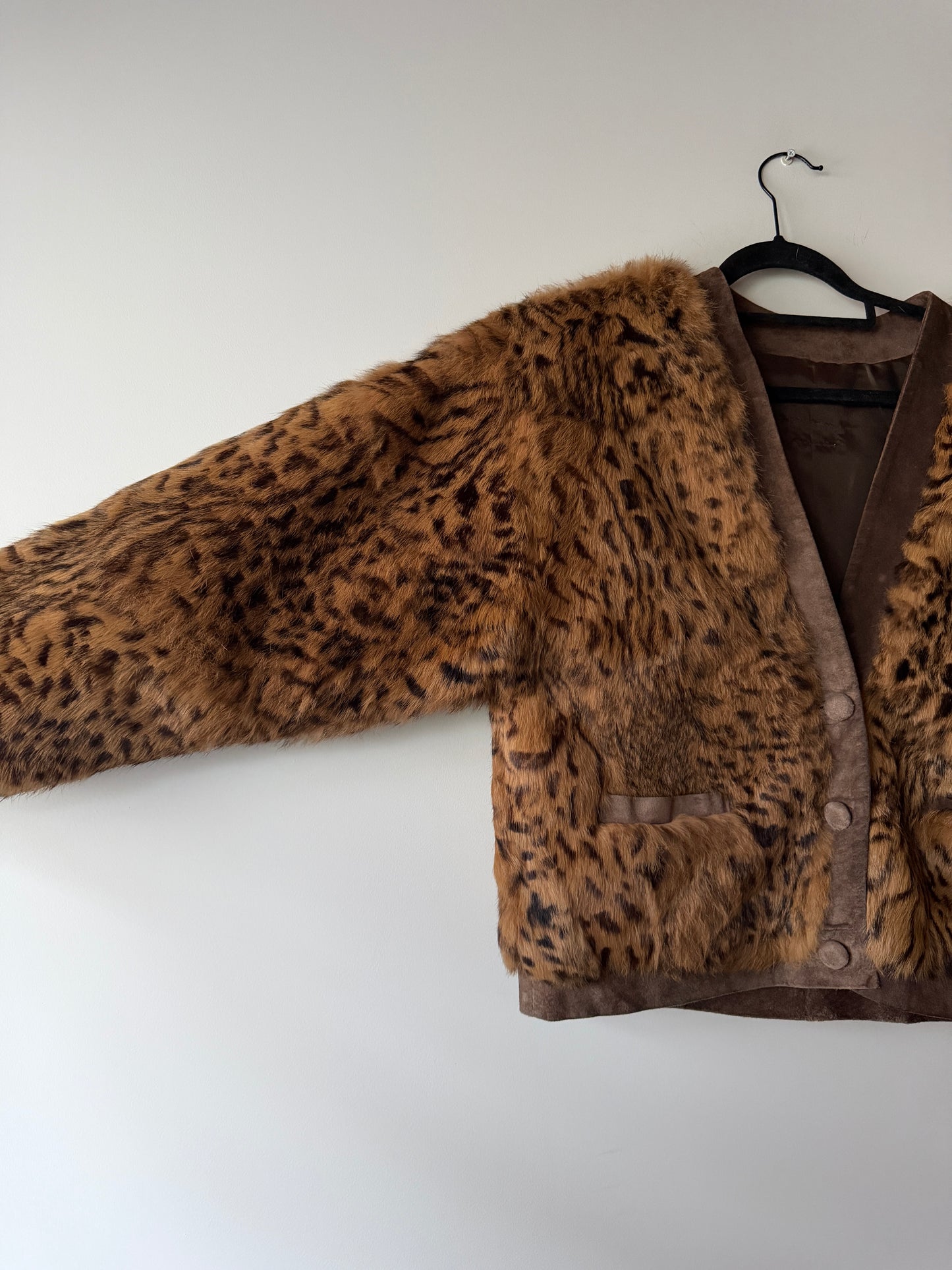 Veste en fourrure imprimée léopard