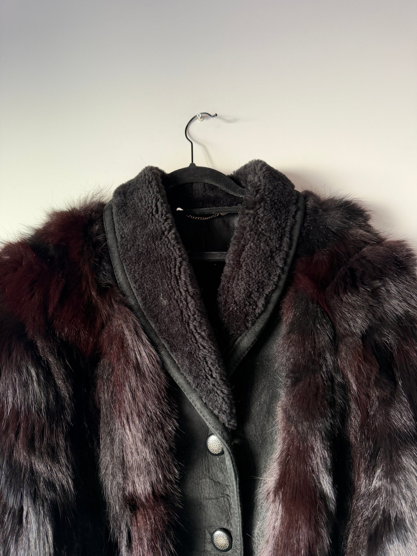 Veste en peau lainée et fourrure