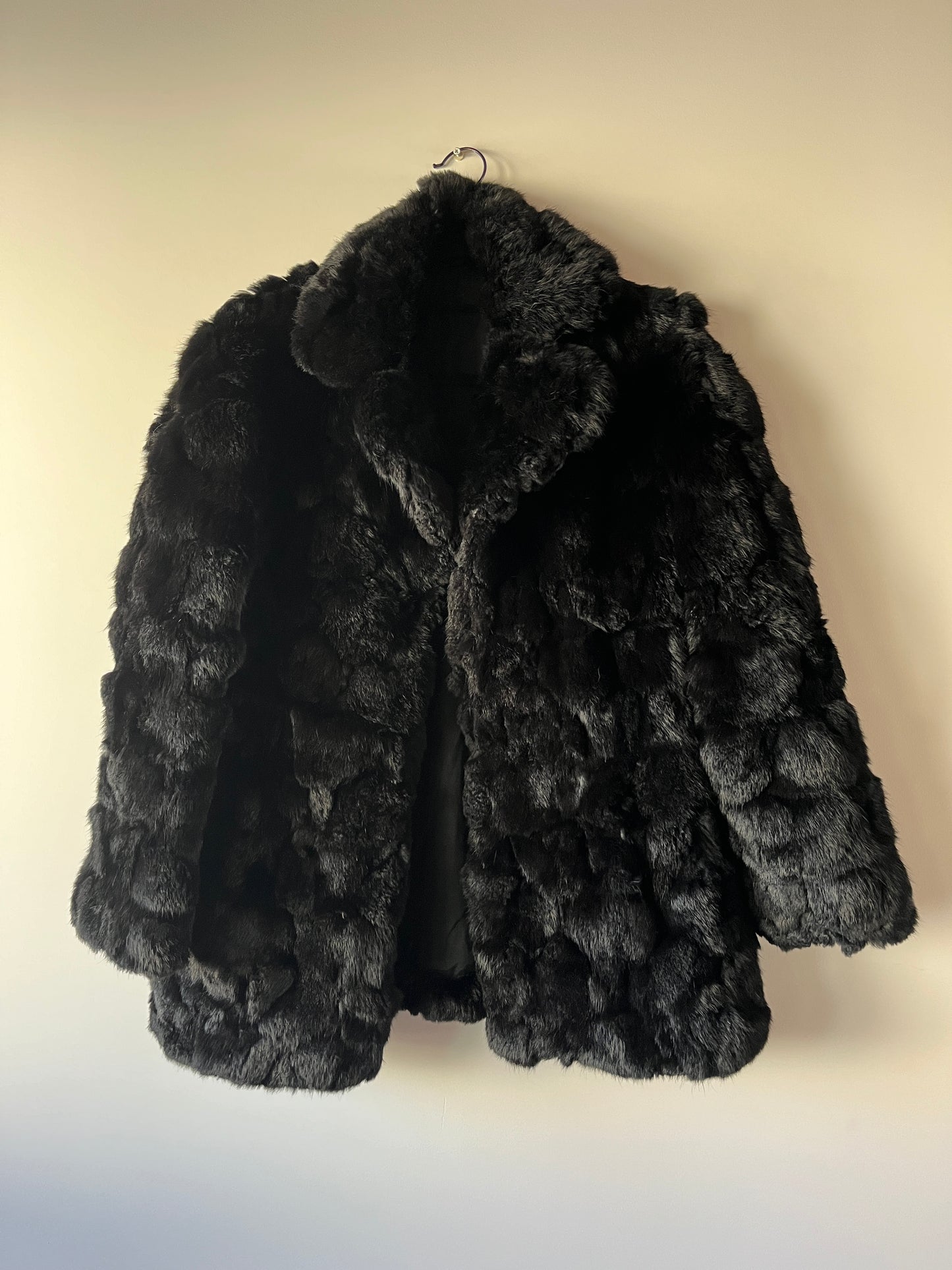 Manteau en fourrure noir