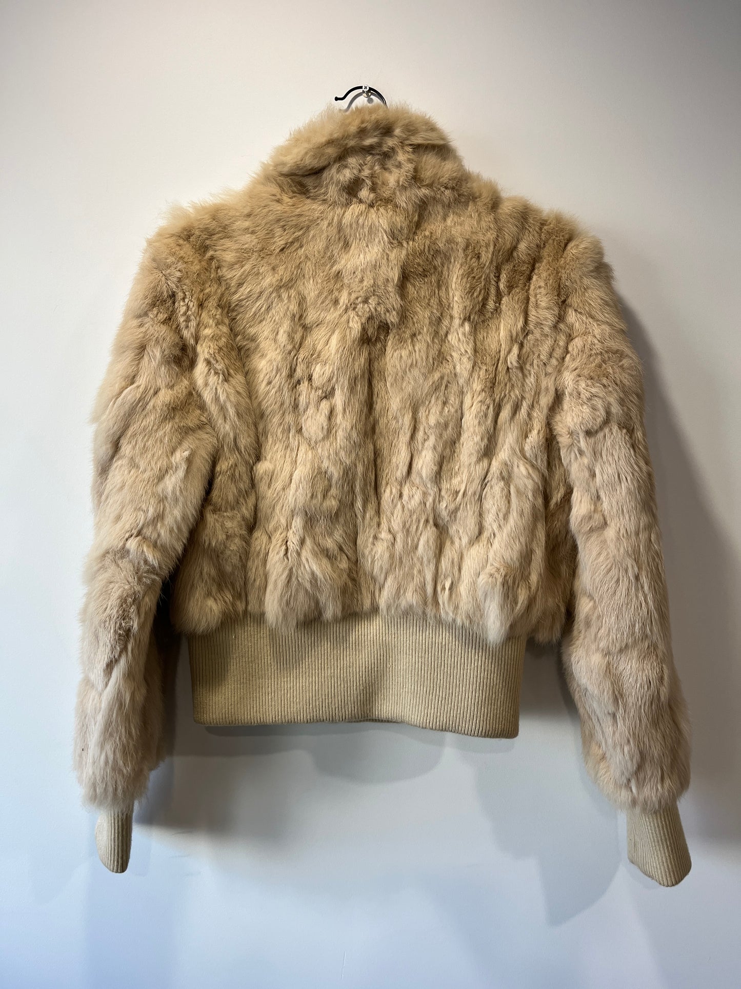 Veste courte en fourrure beige