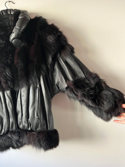 Veste en cuir et fourrure à manches chauve-souris