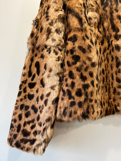 Veste en fourrure imprimée léopard