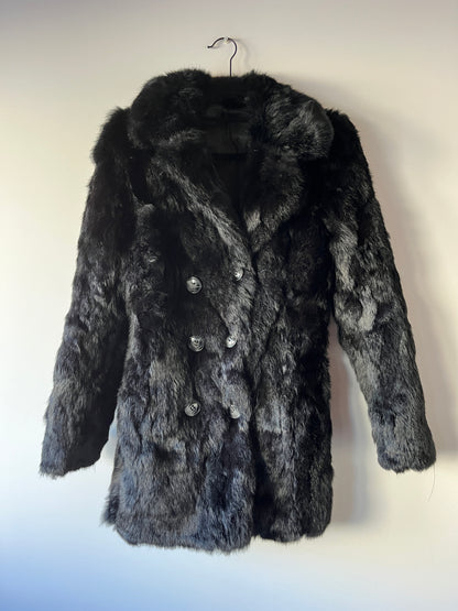 Manteau en fourrure forme caban