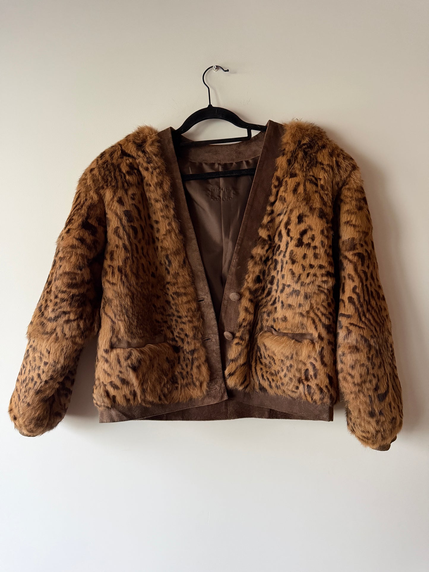 Veste en fourrure imprimée léopard