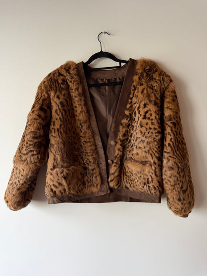 Veste en fourrure imprimée léopard