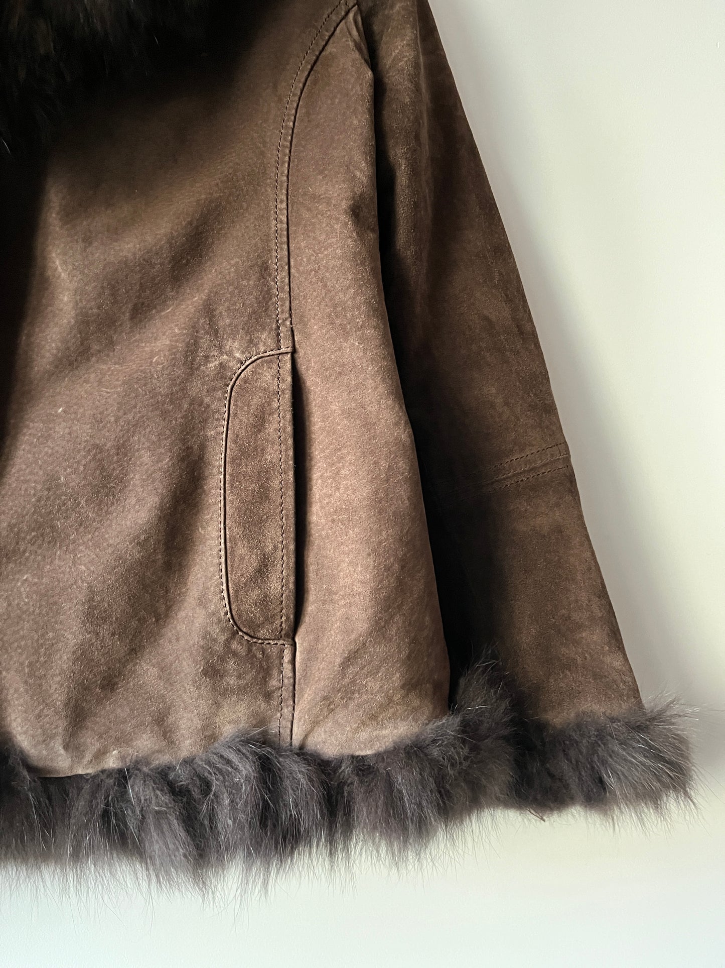Veste en cuir avec bordures en fourrure marron