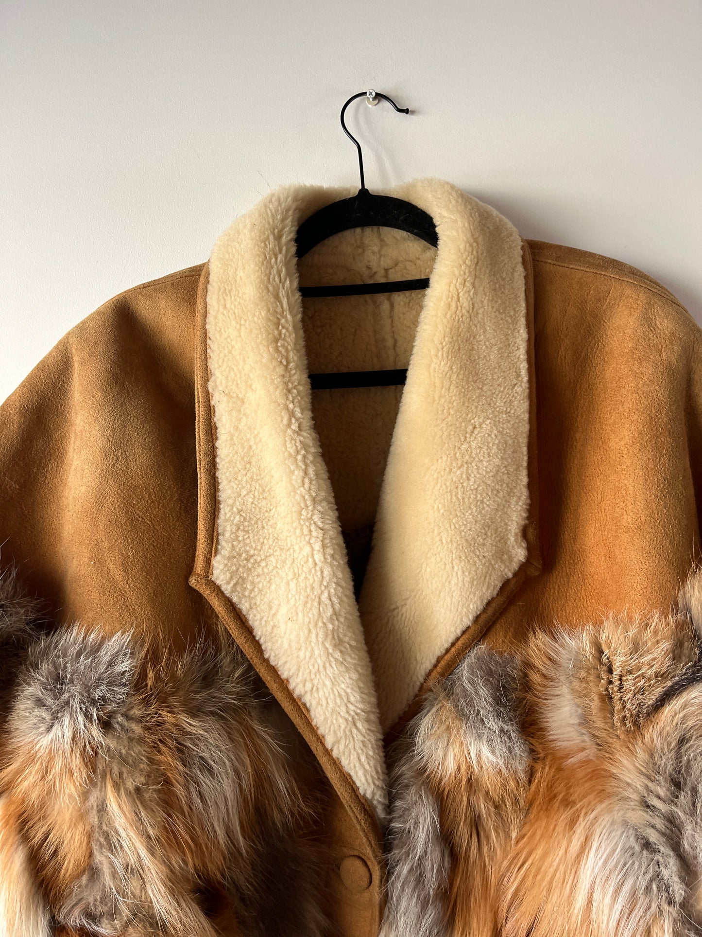 Veste en peau lainée et fourrure