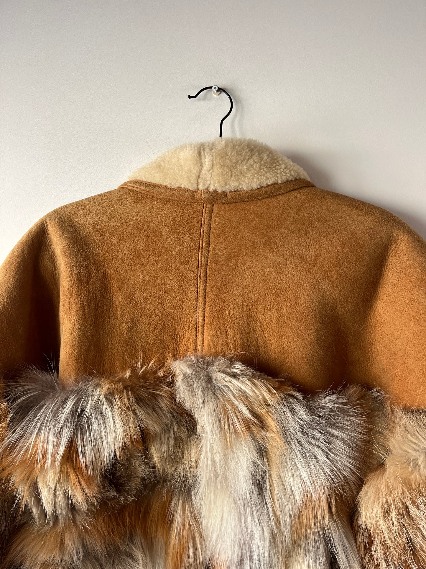 Veste en peau lainée et fourrure