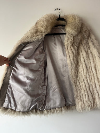 Manteau en fourrure galonné blanc